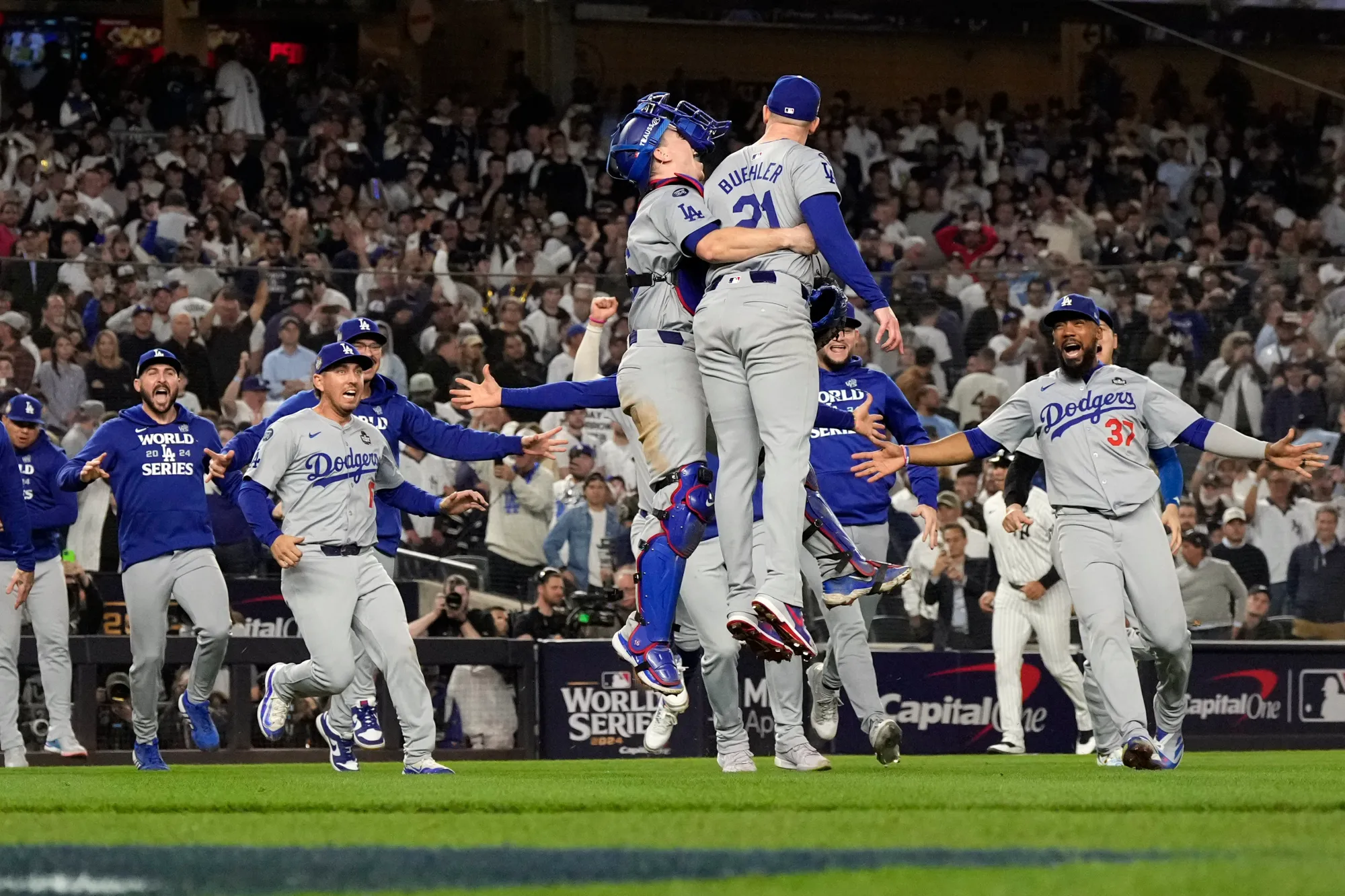 Live Coverage: Dodgers Fans Take To The Streets To Celebrate World ...